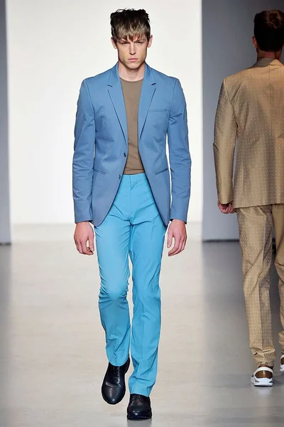 Look 19